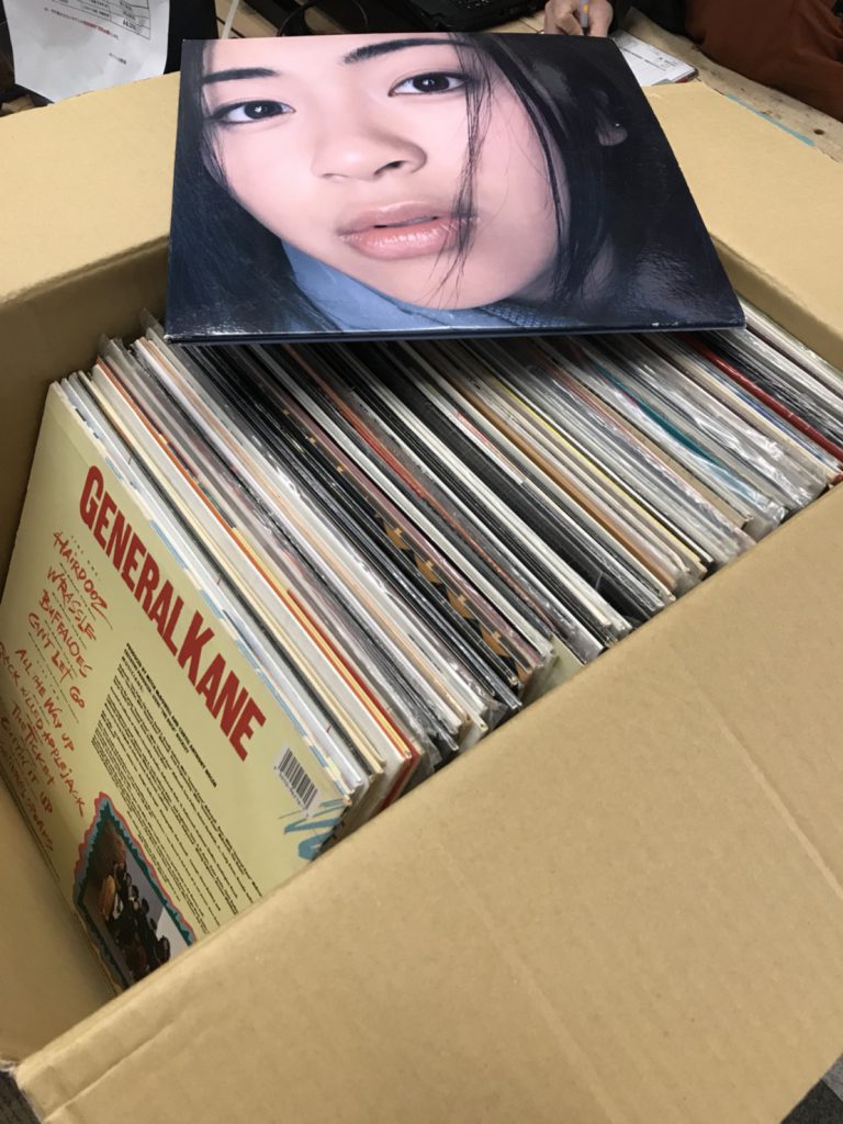 2/23 宇多田ヒカルの「first love」のLP盤などのレコード買取させて頂きました★大分東店ではレコードの買取もやっております