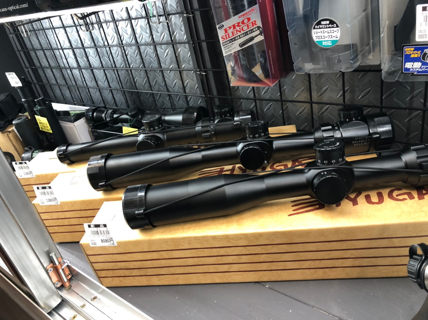 おもちゃ 4 16 ミリタリーコーナーより入荷情報です 実銃対応 ホロサイト Japan Made Scope Maker Hyuga 水平器付きの2種類 を入荷 マンガ倉庫 富山店