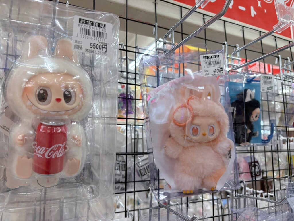 THE MONSTERS ラブブ コカ・コーラ シリーズ THE MONSTERS コカ・コーラ シリーズ ラブブ コーラ - メルカリ