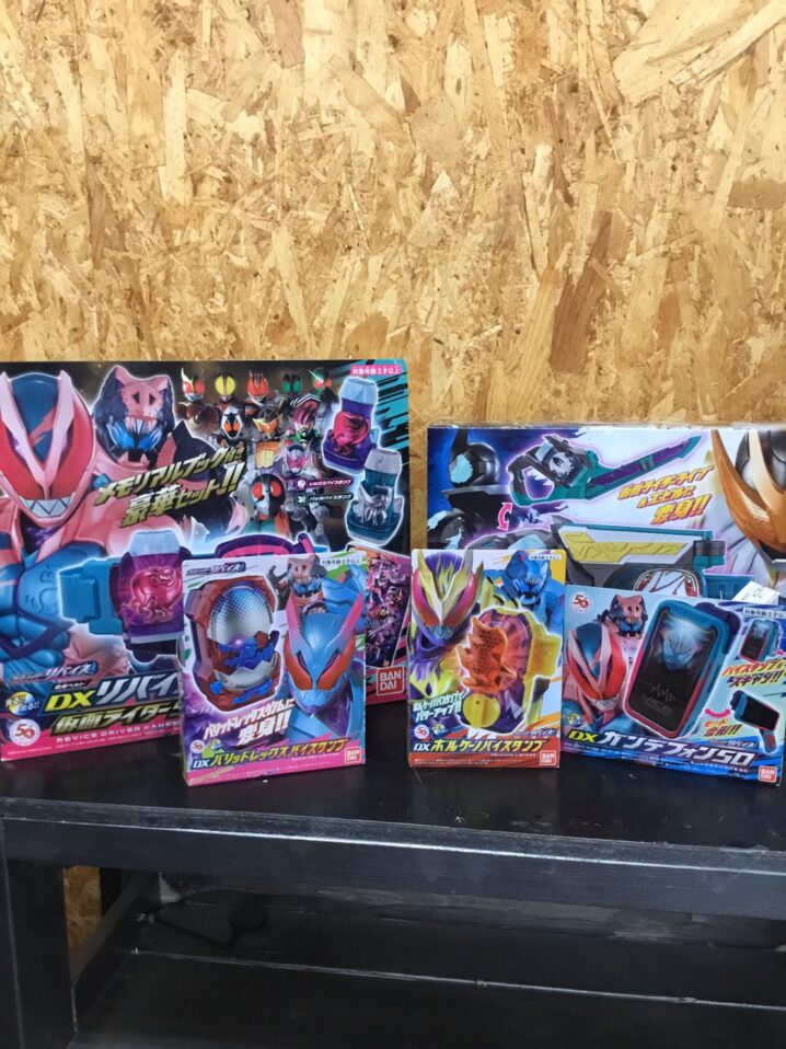 ☆〈仮面ライダーリバイス 変身ベルト DXリバイスドライバー仮面ライダー50周年スペシャルセット〉他お売りいただきました！☆ |  売るのも買うのもマンガ倉庫山口店